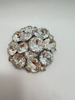 RARE AUTHENTIC SIGNED KRAMER VINTAGE CRYSTAL & RHINESTONE BROOCH